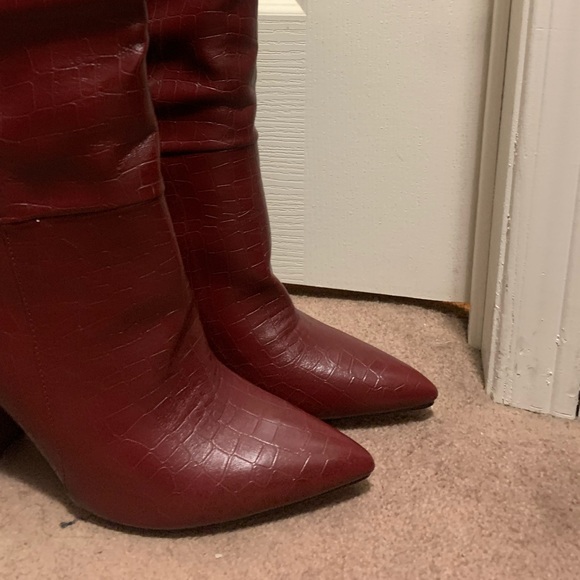 NEW CRANBERRY CROC KNEE HIGH BOOTS - Picture 4 of 16